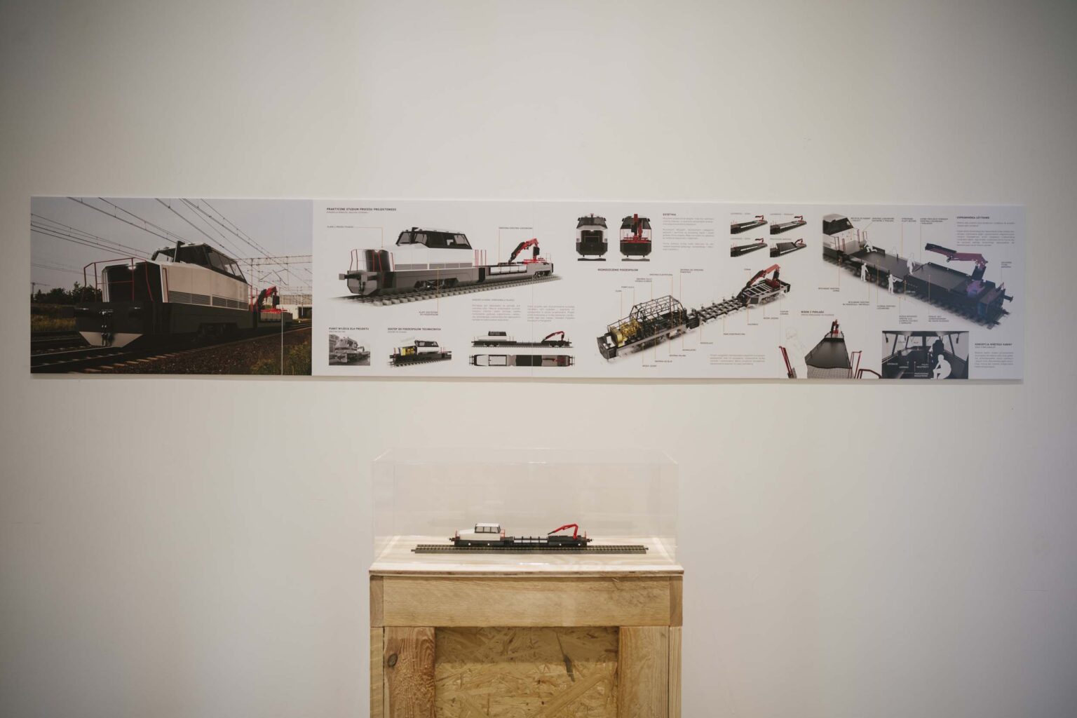 projekty na ścianie i obiekt