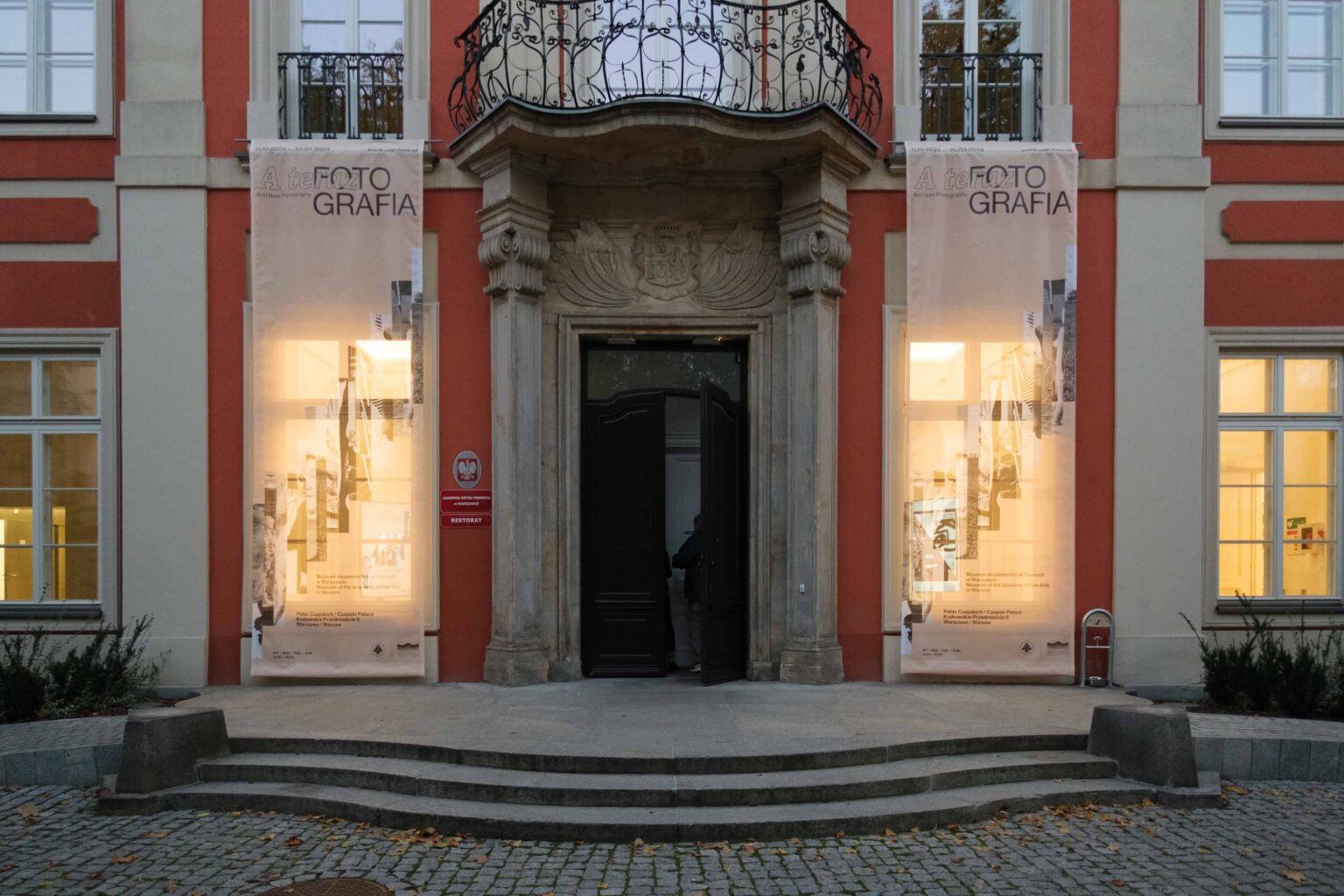 widok budynku z zewnątrz