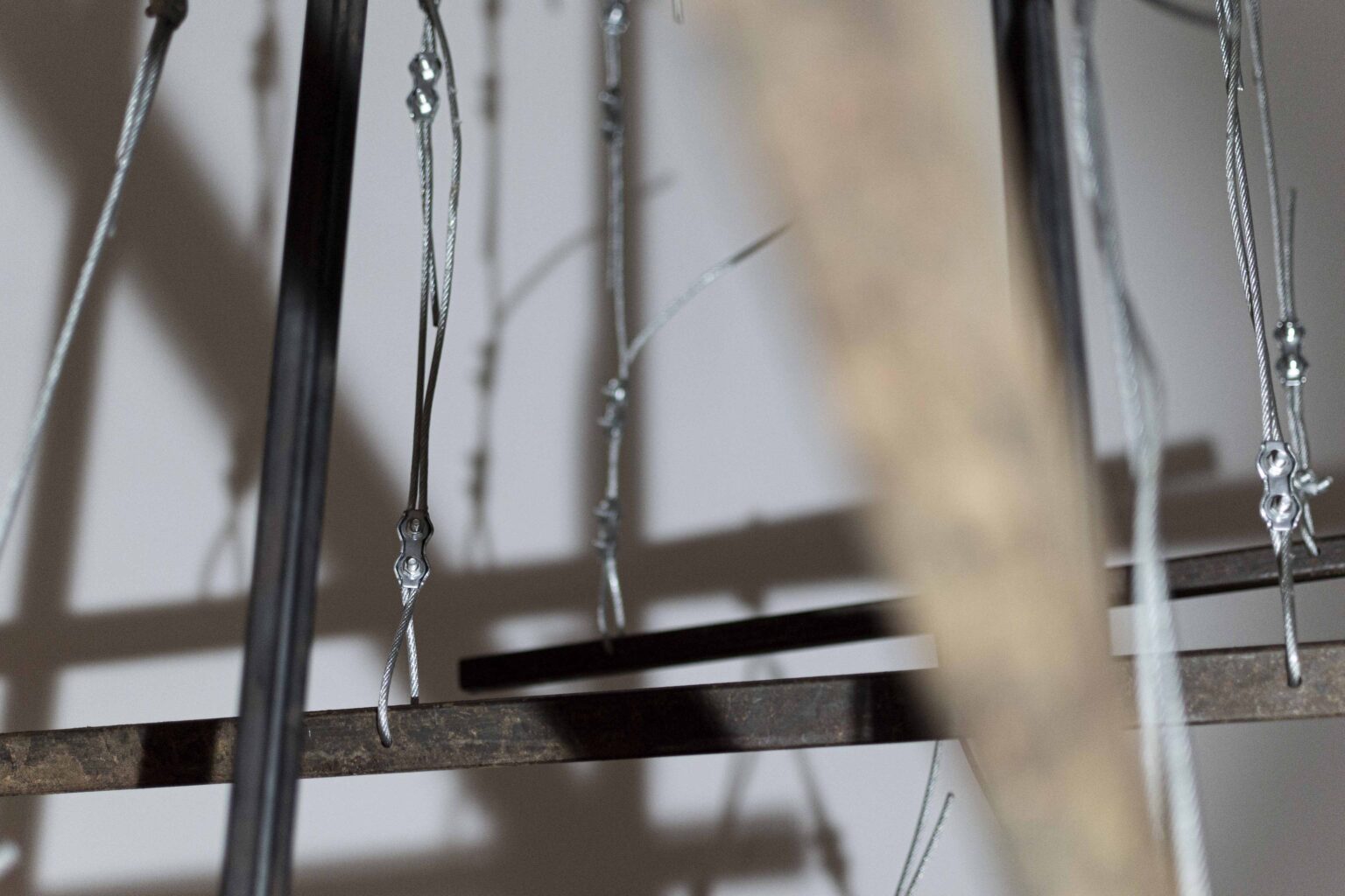 zbliżenie na metalową instalację