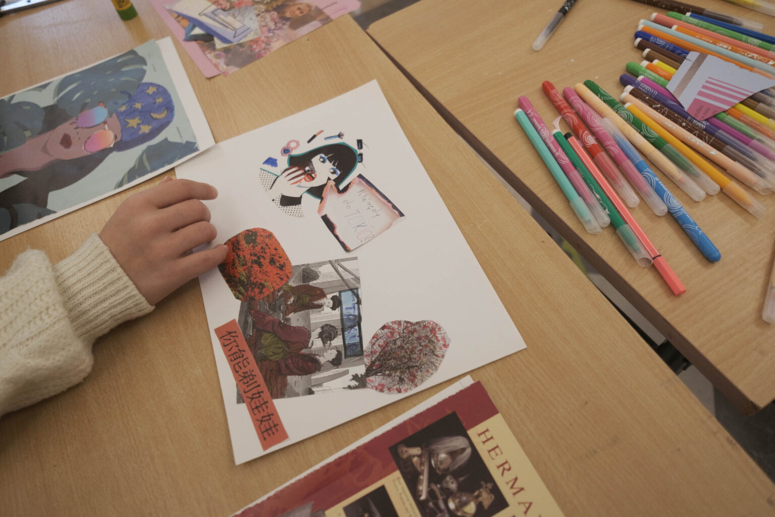 fragment wyklejanego z gazet kolażu na stole, materiały plastyczne obok