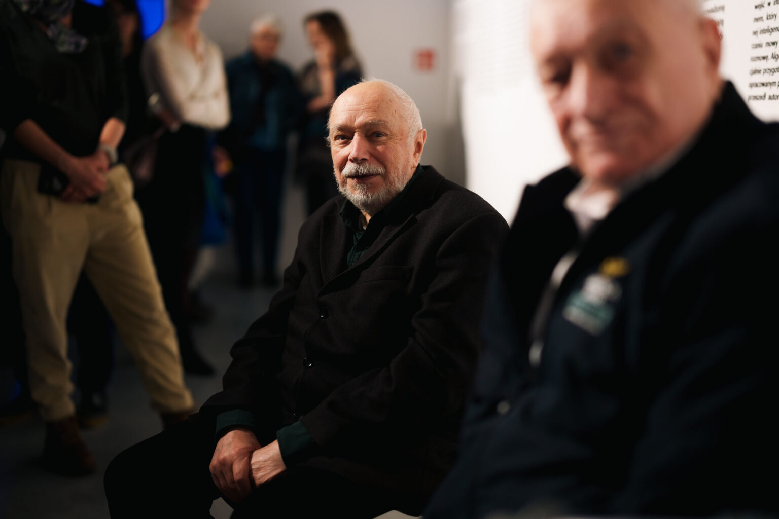 dwaj starsi mężczyźni