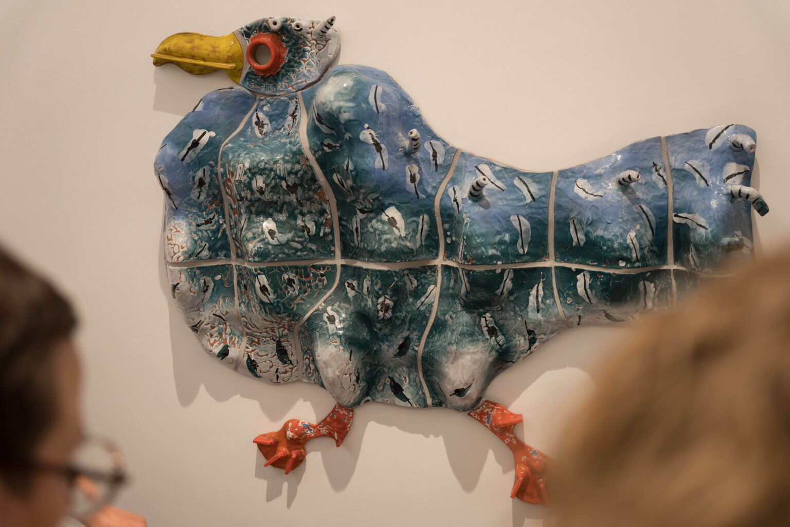 płaski obiekt ceramiczny w formie ptaka