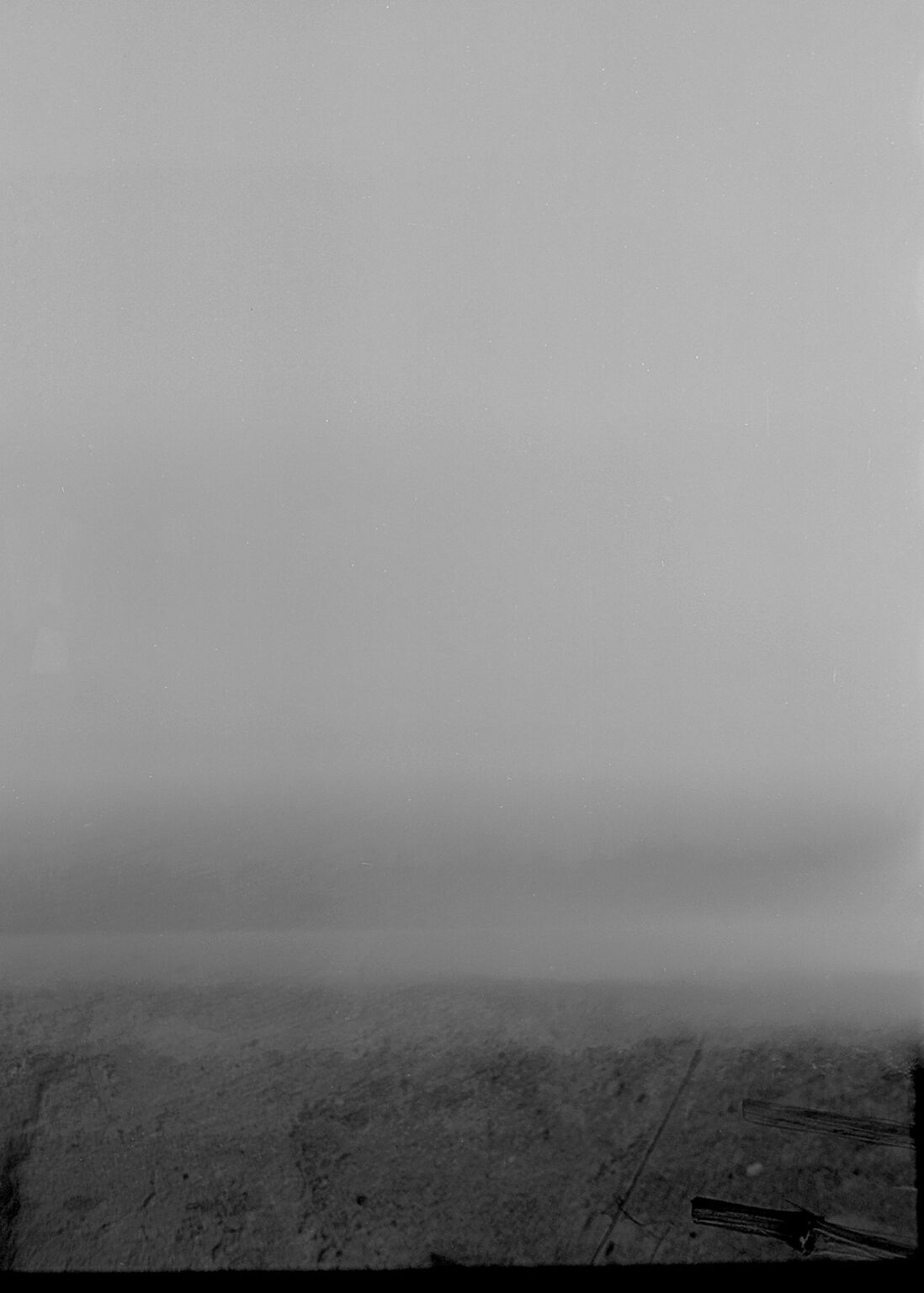 fotografia w odcieniach szarości - otwarta przestrzeń