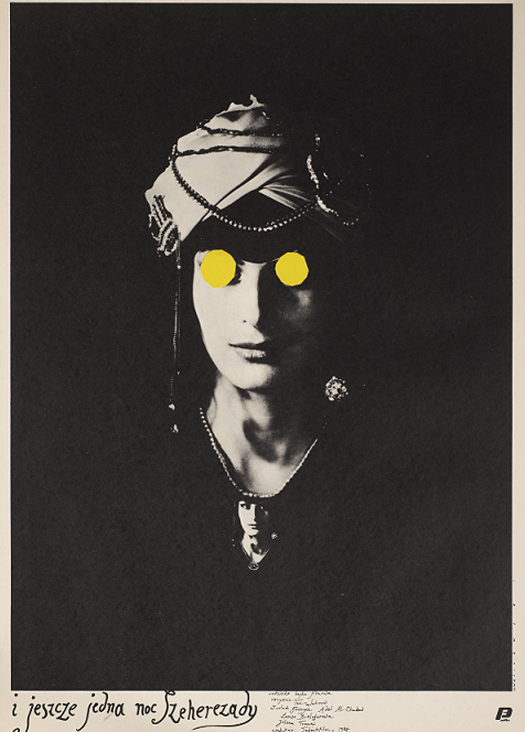 plakat w odcieniach szarości przedstawiający kobietę w starodawnych ubraniach i turbanie, w miejscu oczy - żółte kółka