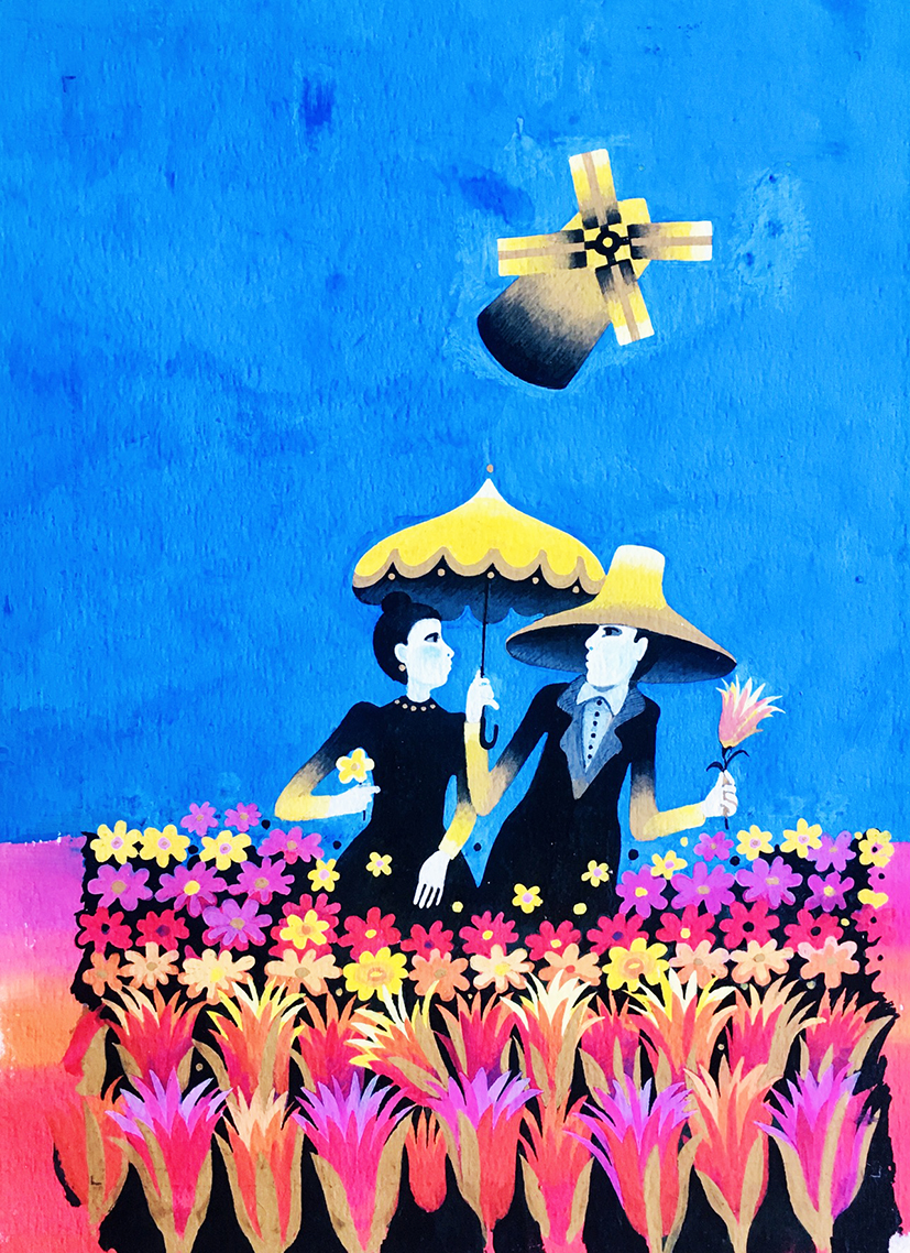 Dwie postacie w ciemnych strojach stoją w morzu kolorowych kwiatów pod żółtym parasolem. Nad nimi na intensywnie niebieskim niebie unosi się złoty młyn.